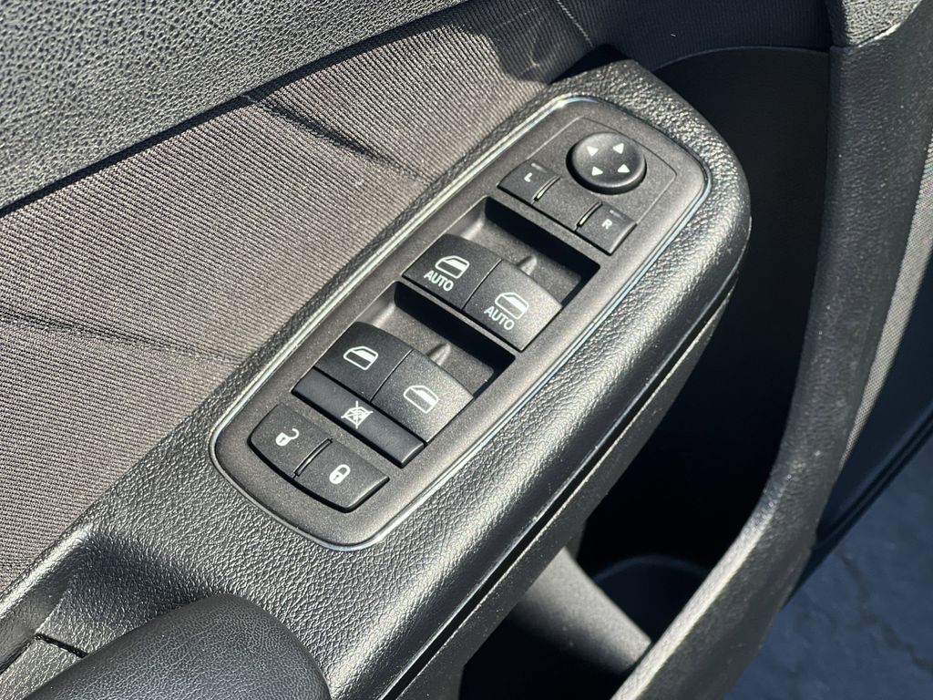 2020 Dodge Charger SXT photo 2