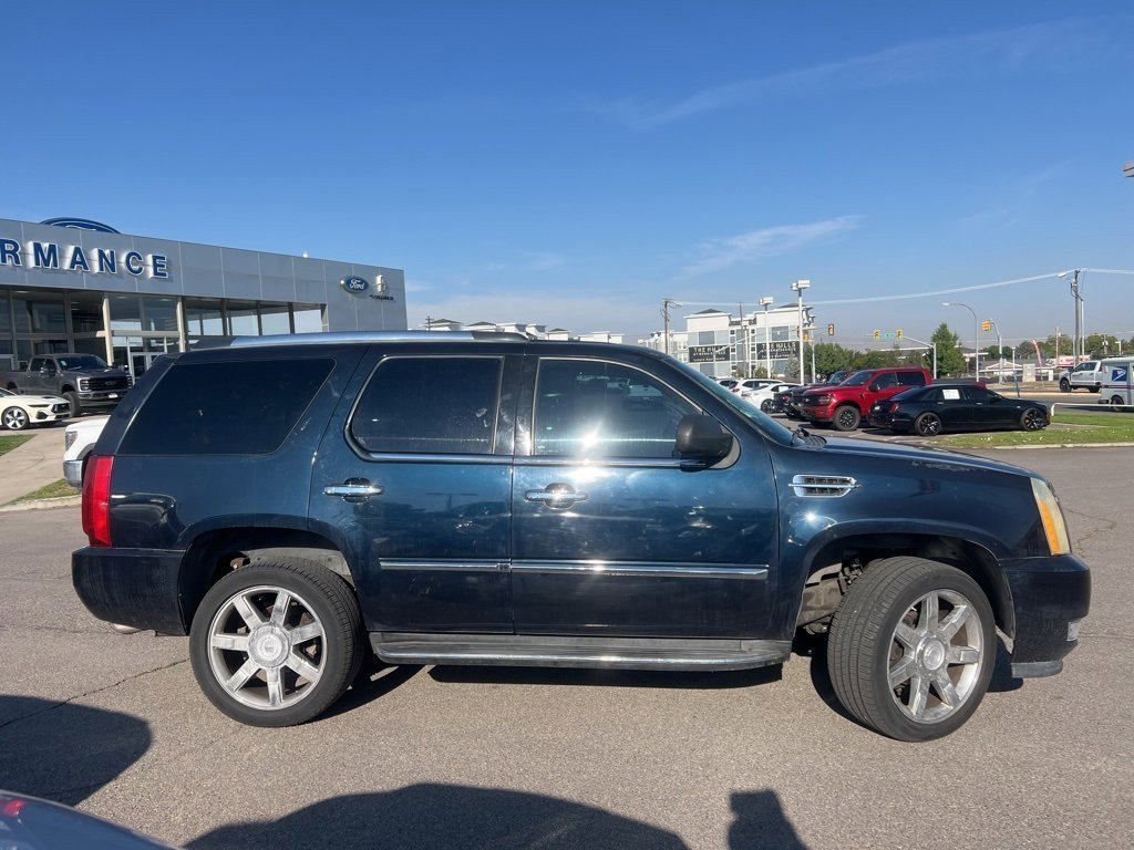 2007 Cadillac Escalade Base photo 2