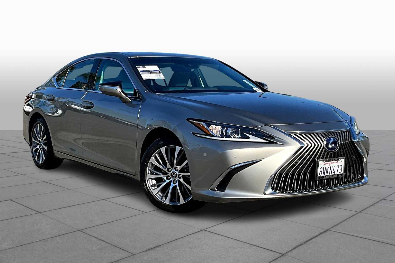 2021 Lexus ES 300h photo 2