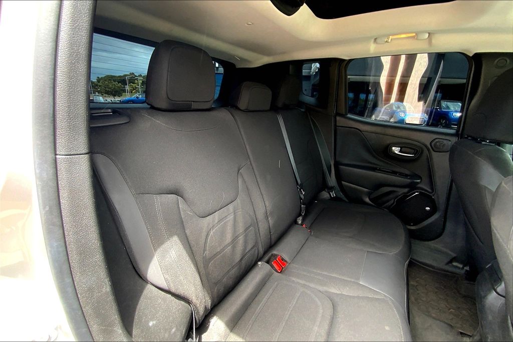 2017 Jeep Renegade Latitude North Edition photo 25