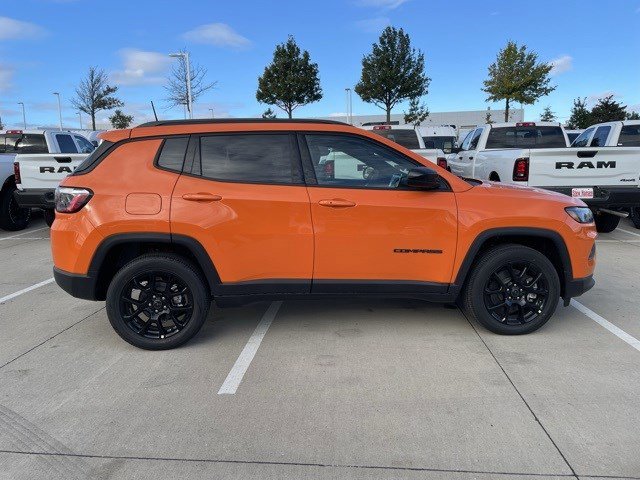 2026 Jeep Compass Latitude Altitude photo 3