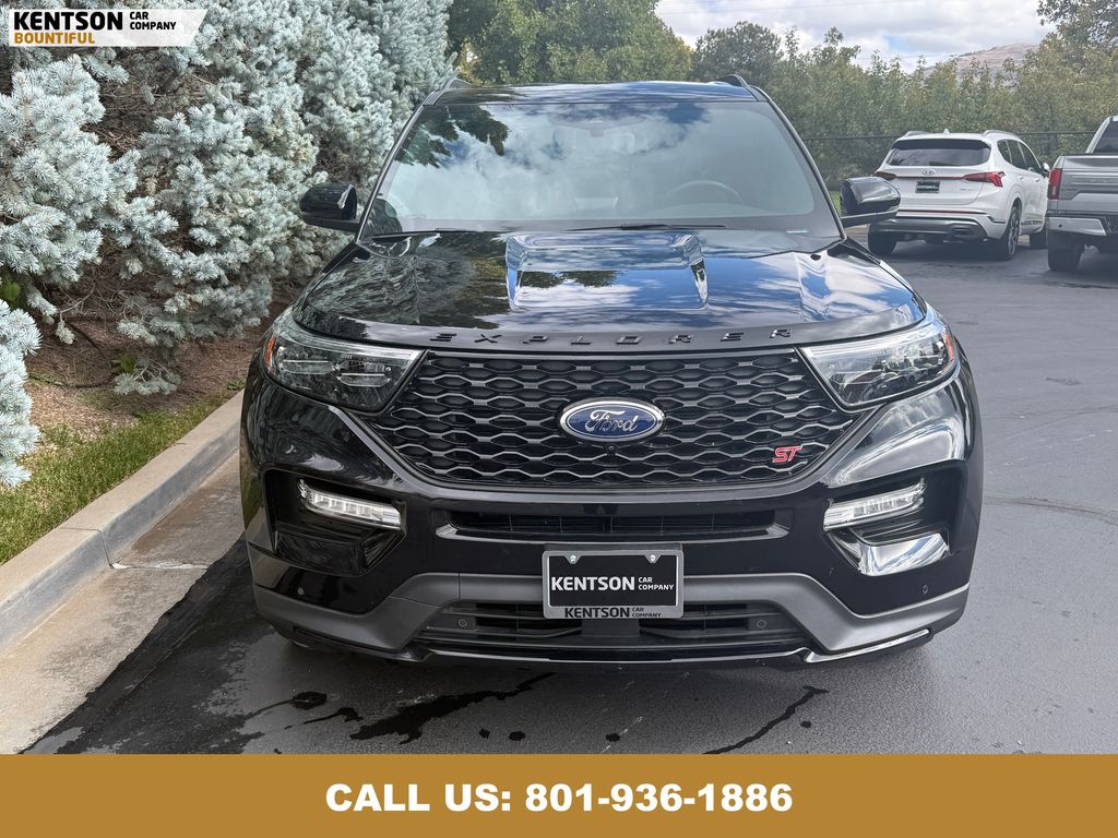 2023 Ford Explorer ST photo 2
