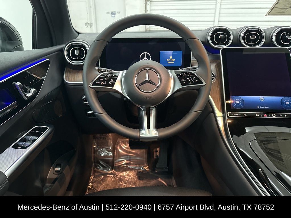 2025 Mercedes Benz GLC 300 photo 12