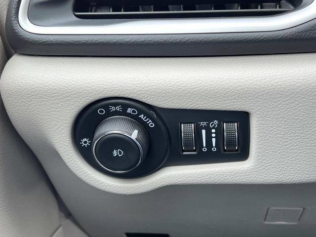 2024 Chrysler Pacifica Touring L photo 21