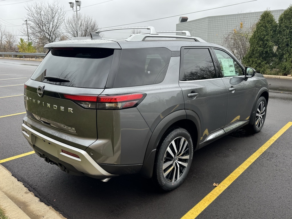 2025 Nissan Pathfinder Platinum photo 4