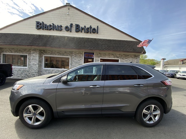 2022 Ford Edge SEL photo 4