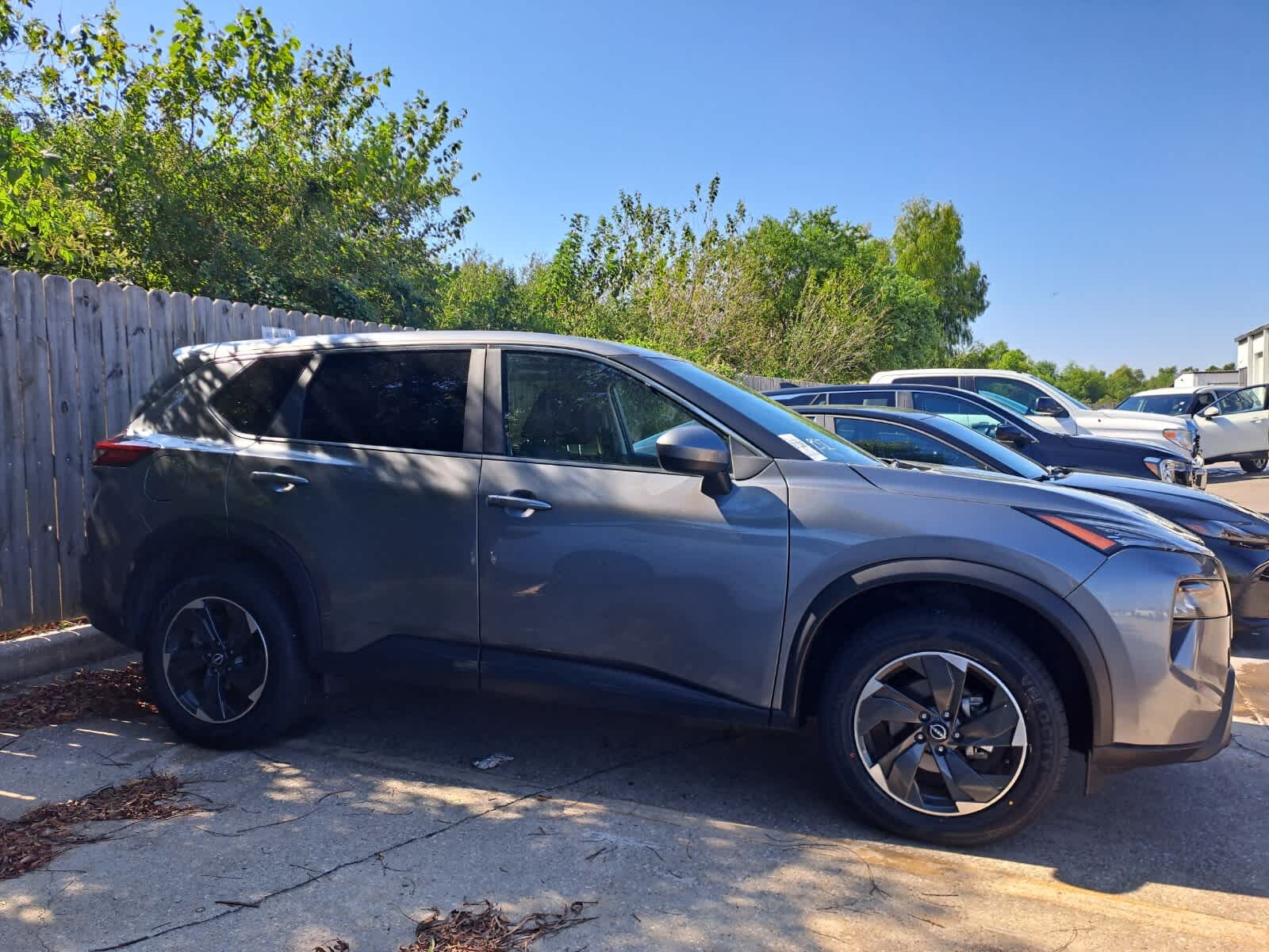 2024 Nissan Rogue SV photo 4