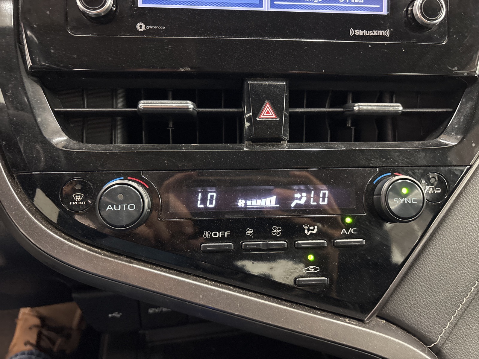 2022 Toyota Camry SE photo 12