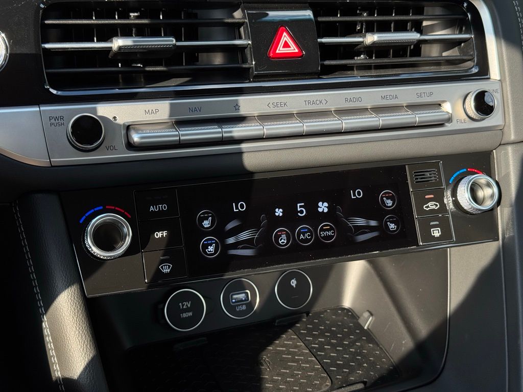 2026 Genesis G70 2.5T Prestige photo 30
