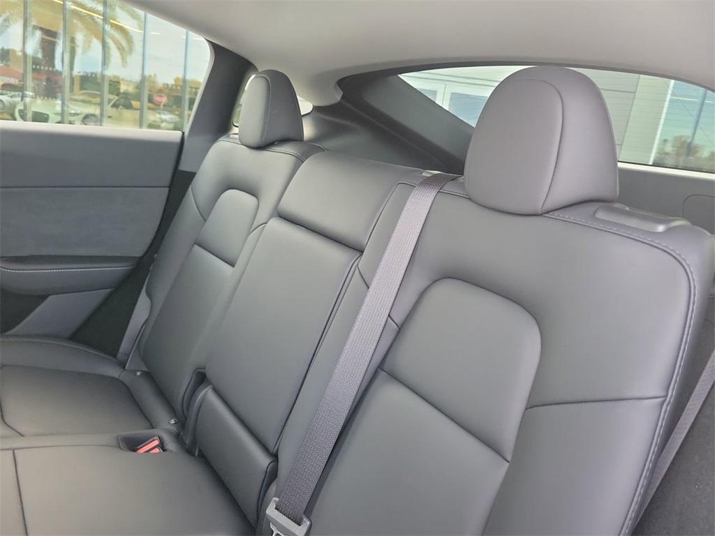 2024 Tesla Model Y Long Range photo 13