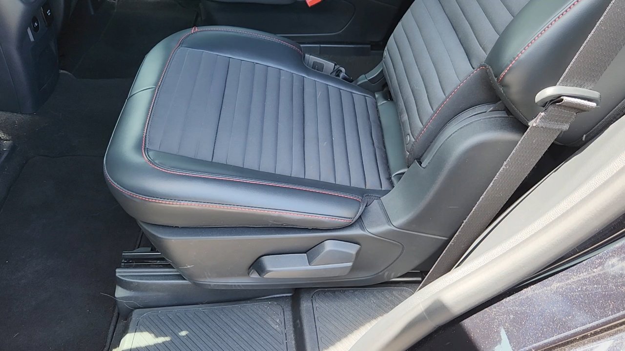 2025 Ford Explorer ST-Line photo 21
