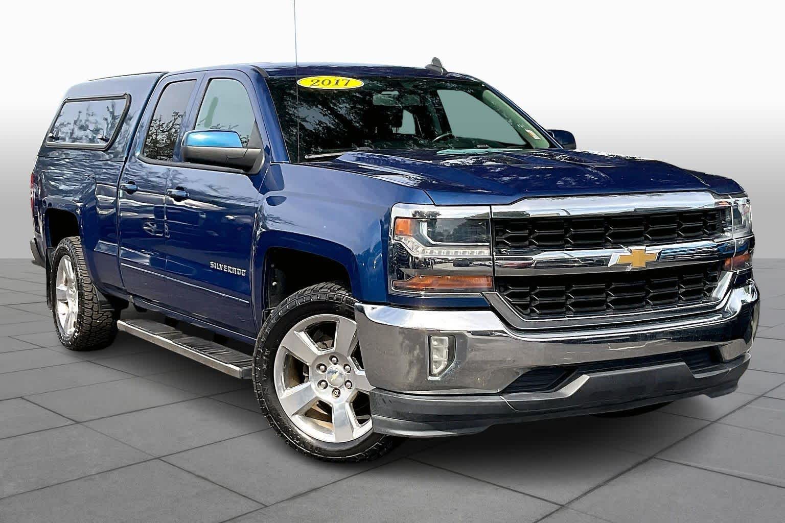 Used 2017 Chevrolet Silverado 1500 LT with VIN 1GCRCRECXHZ364925 for sale in Estero, FL