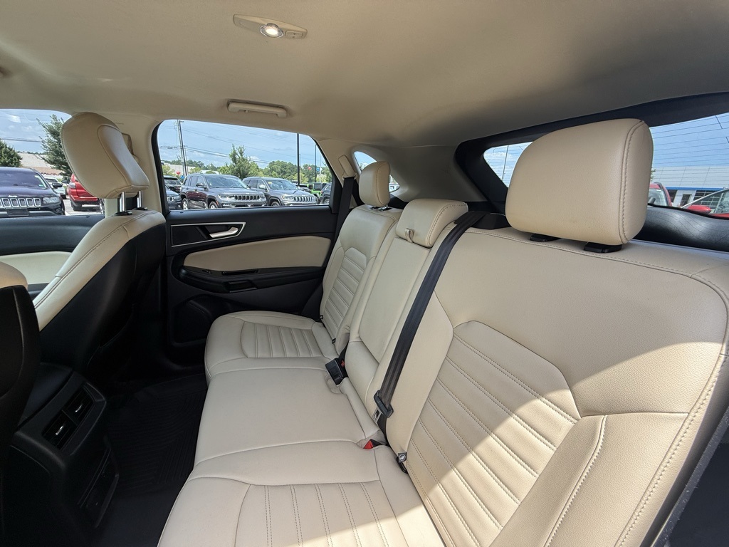 2020 Ford Edge SEL photo 27