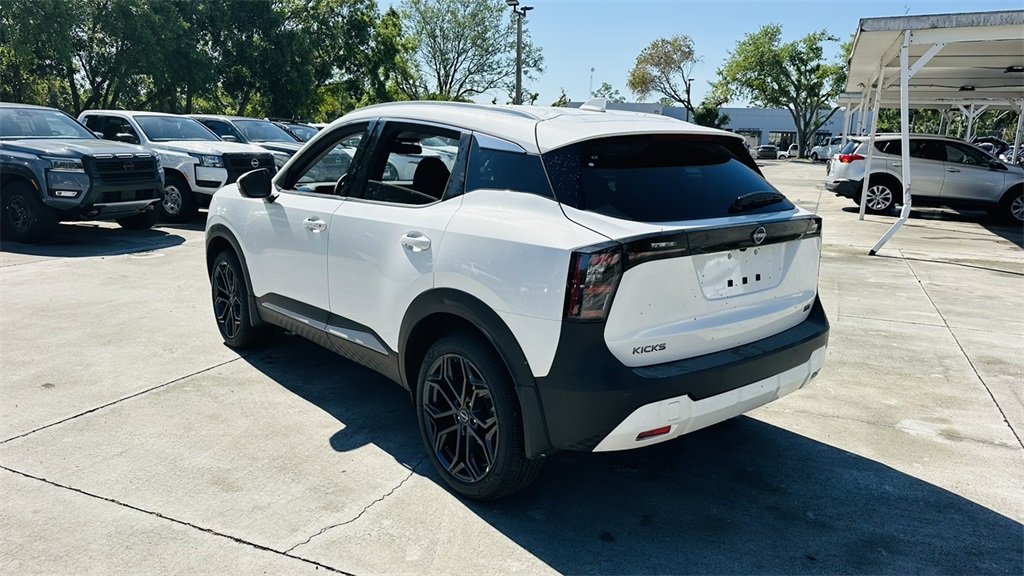 2026 Nissan Kicks SR photo 2
