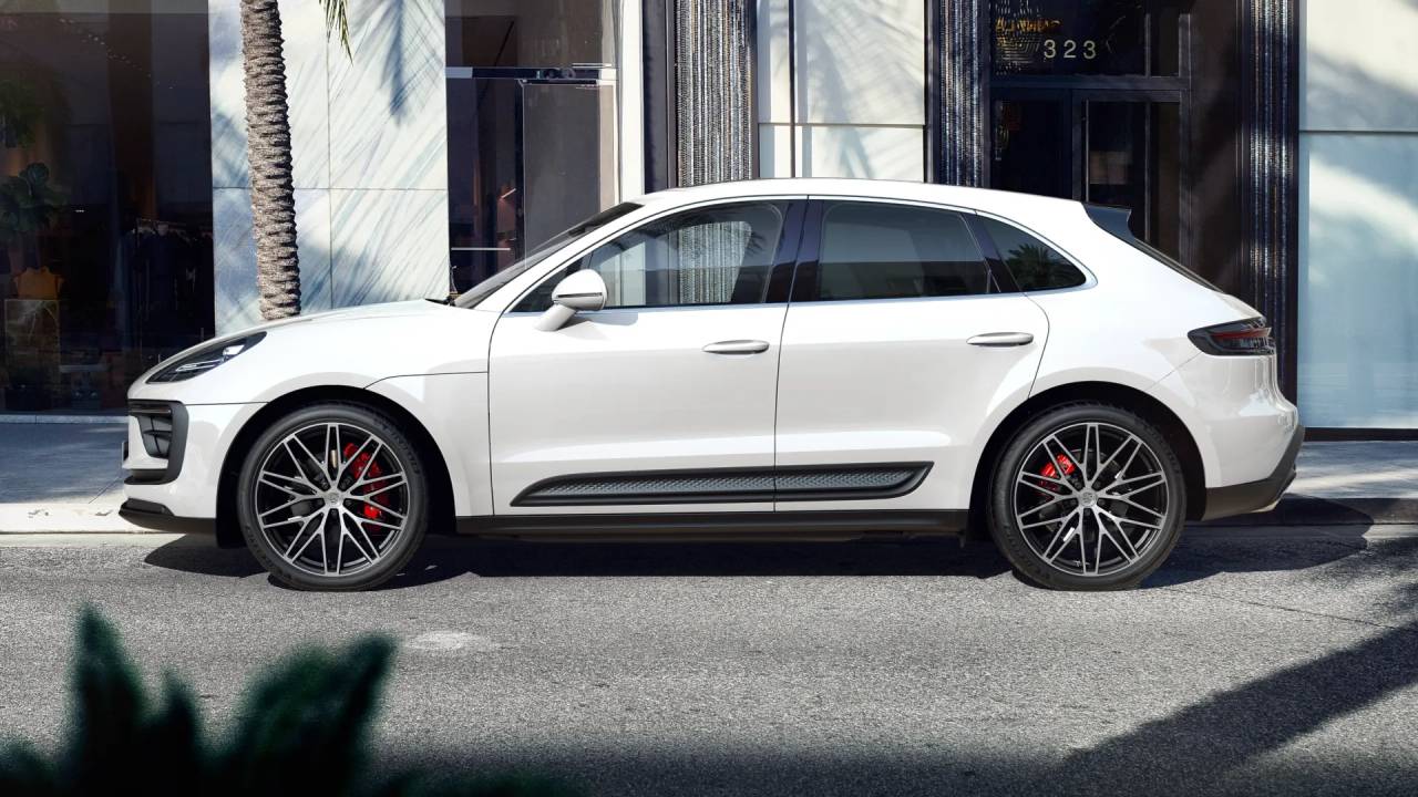 2025 Porsche Macan S photo 2