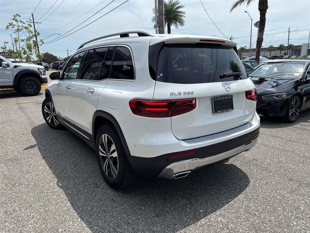 2025 Mercedes Benz GLB 250 photo 4
