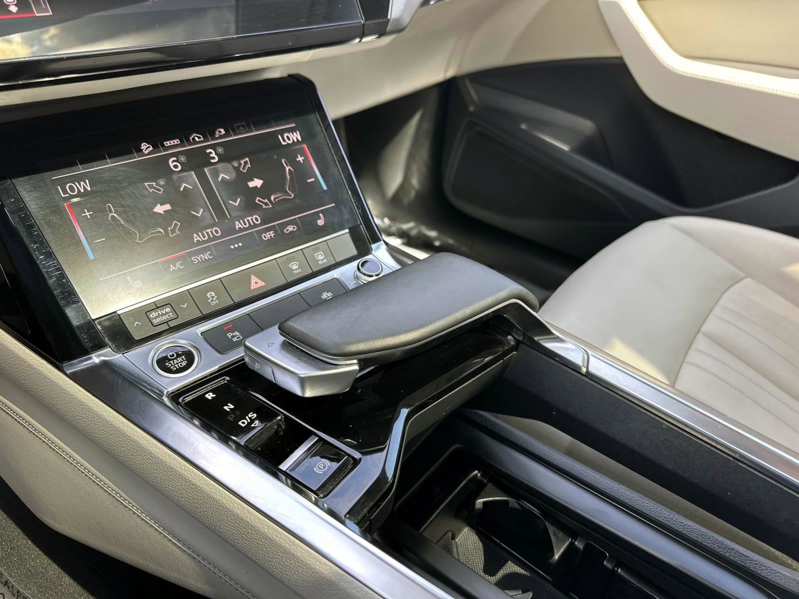 2021 Audi e-tron Premium photo 27
