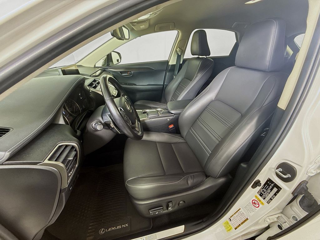 2018 Lexus NX 300 Luxury photo 17