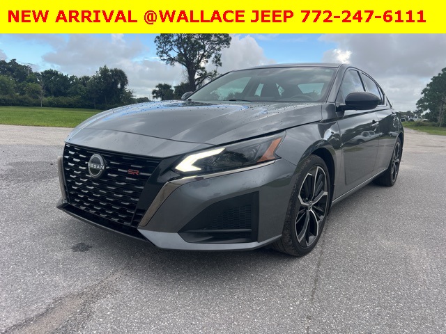 2023 Nissan Altima 2.5 SR photo 3