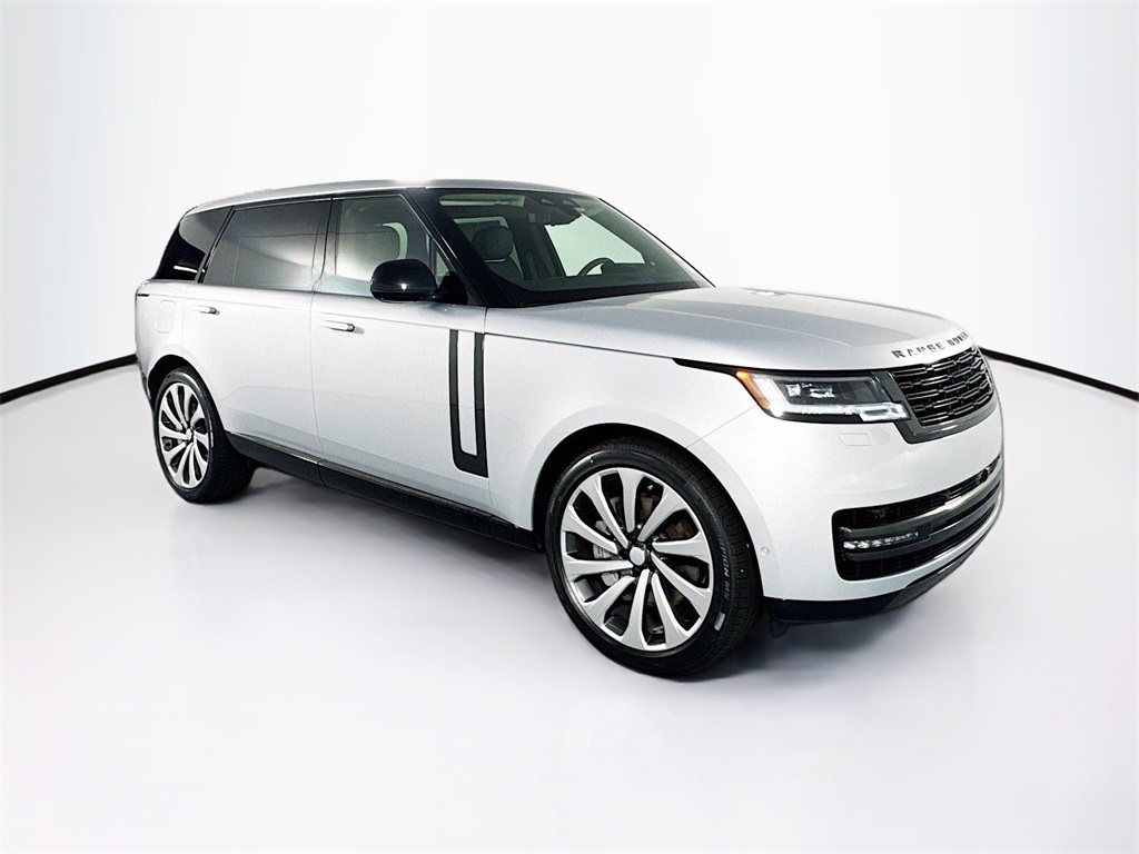 2025 Land Rover Range Rover SE photo 3