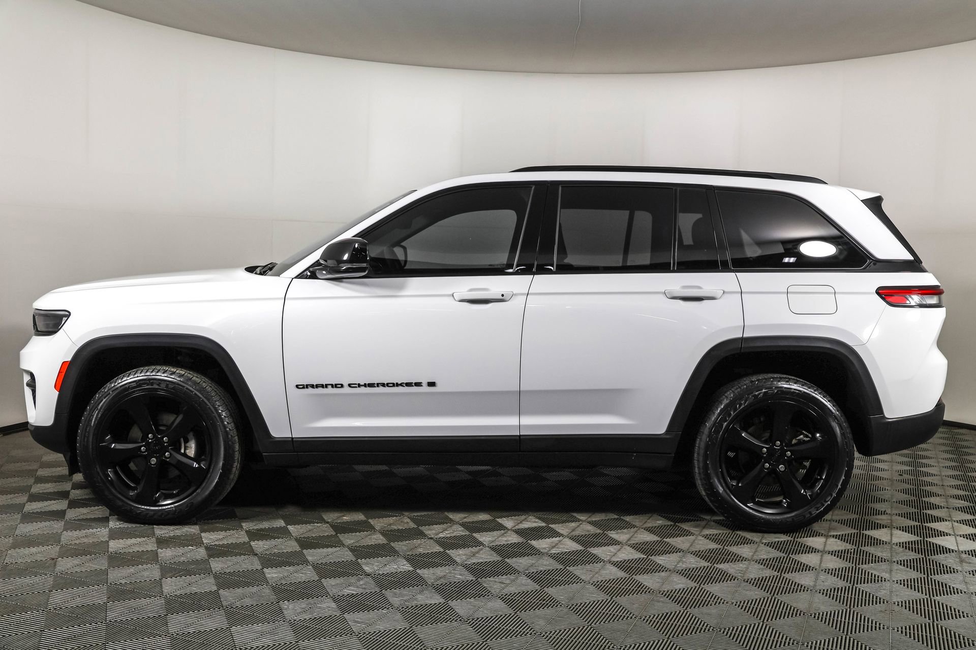 2023 Jeep Grand Cherokee Altitude photo 10