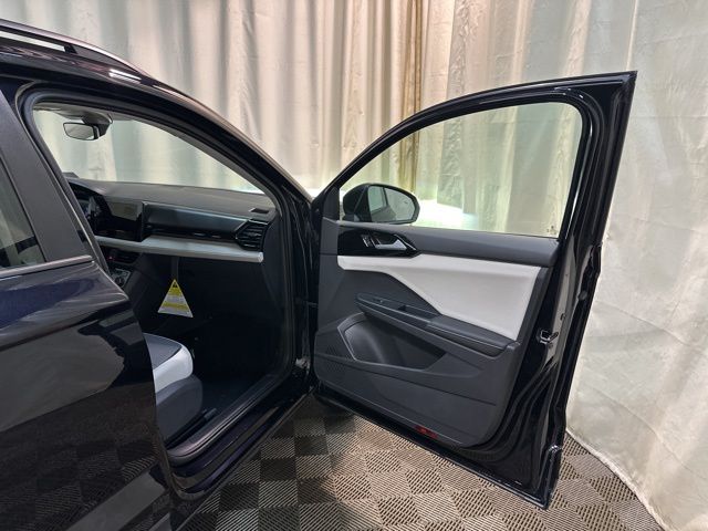 2025 Volkswagen Taos S photo 28