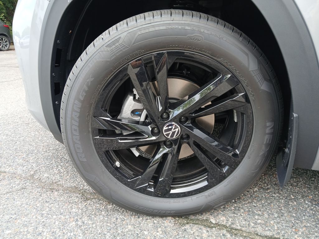 2026 Volkswagen Atlas Cross Sport SEL R-Line photo 27