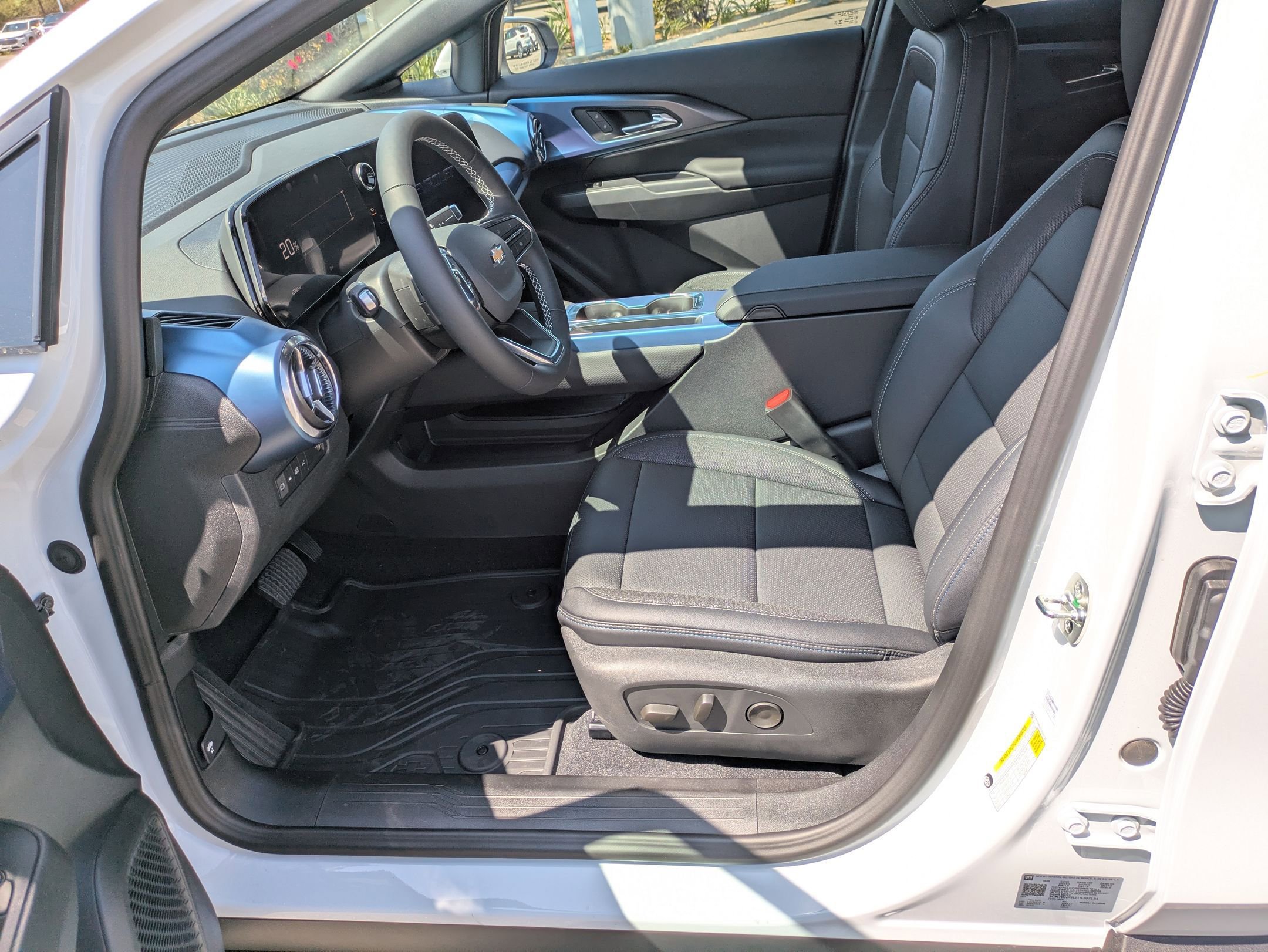 2026 Chevrolet Equinox EV 1LT photo 11