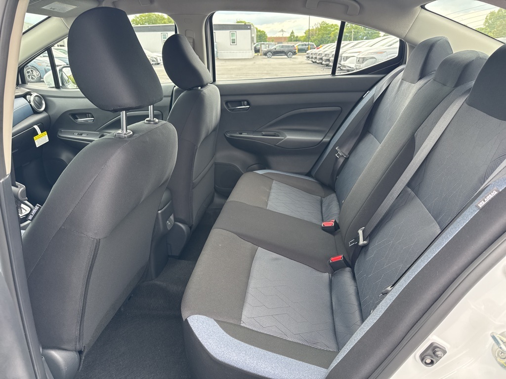 2025 Nissan Versa 1.6 SV photo 11