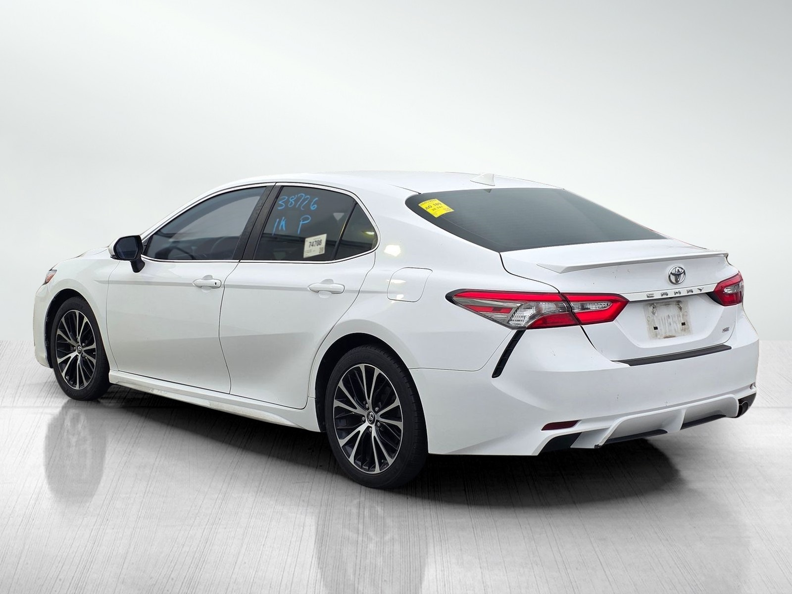 2019 Toyota Camry SE photo 5