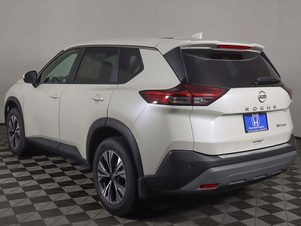 2022 Nissan Rogue SV photo 2