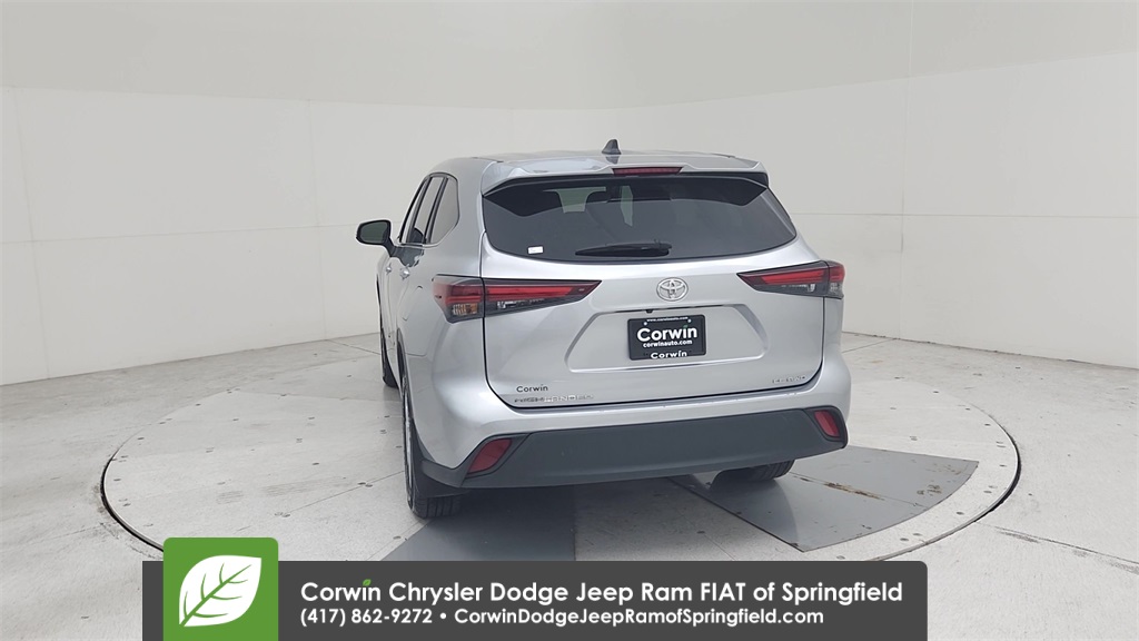2024 Toyota Highlander LE photo 12