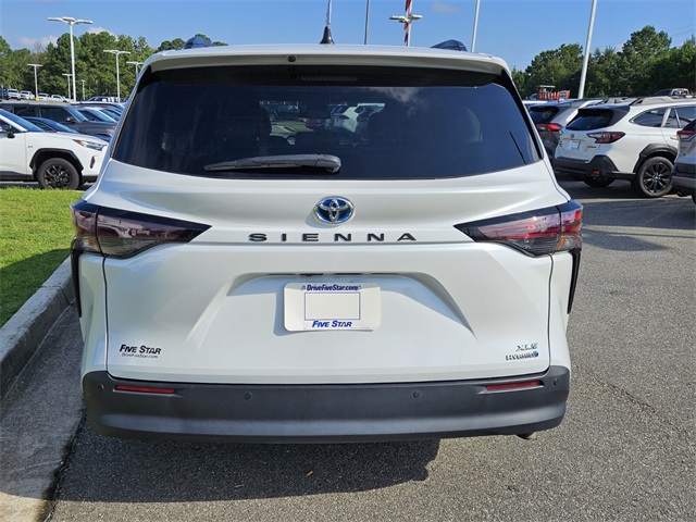 2024 Toyota Sienna XLE photo 10
