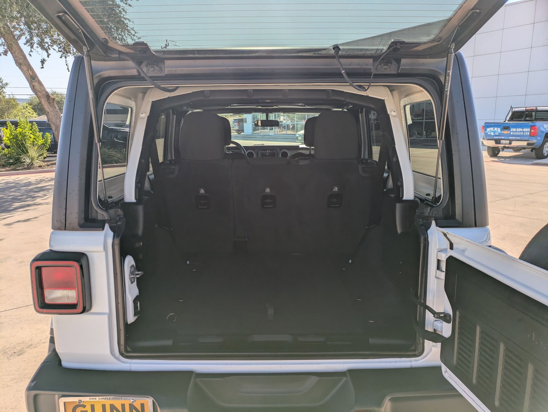 2019 Jeep Wrangler Unlimited Sahara photo 24