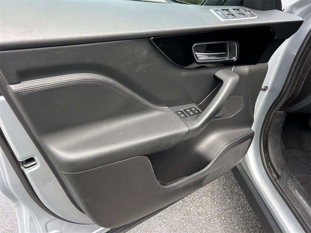 2020 Jaguar F-PACE Premium photo 8