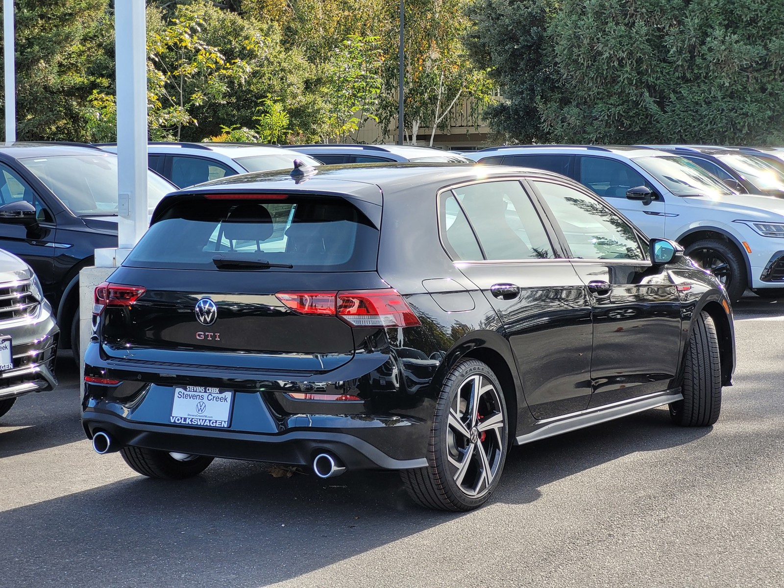 2024 Volkswagen Golf GTI SE photo 2
