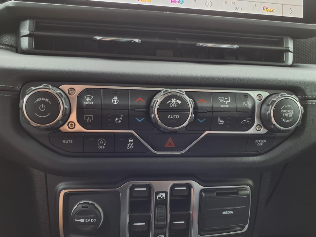 2025 Jeep Wrangler Rubicon photo 9
