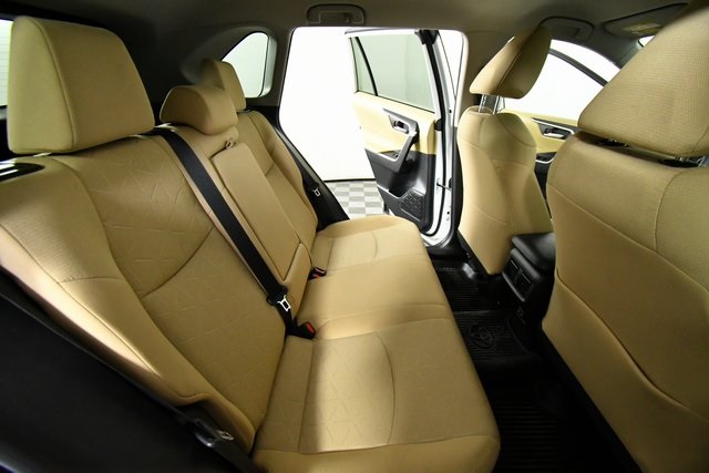 2022 Toyota RAV4 Hybrid XLE photo 22