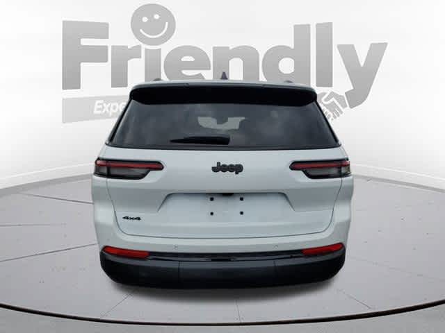 2025 Jeep Grand Cherokee Altitude photo 3