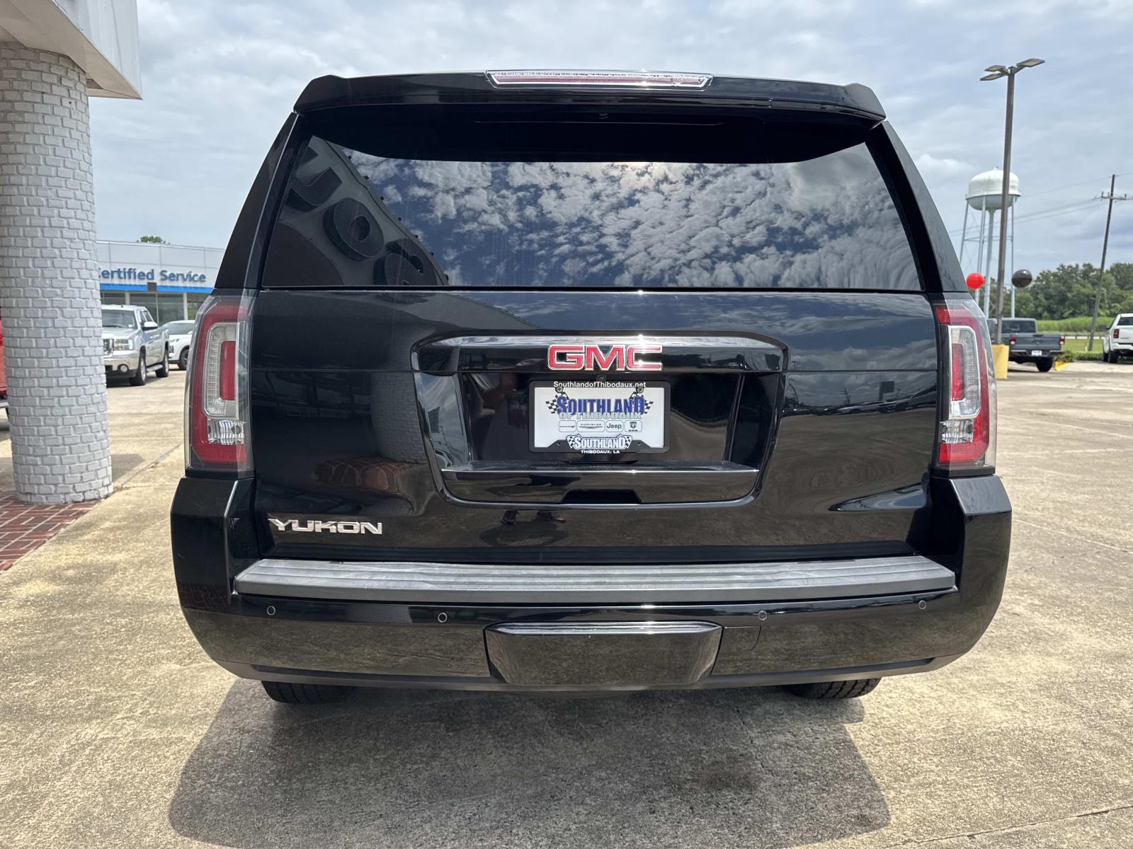2017 Gmc Yukon SLT photo 6