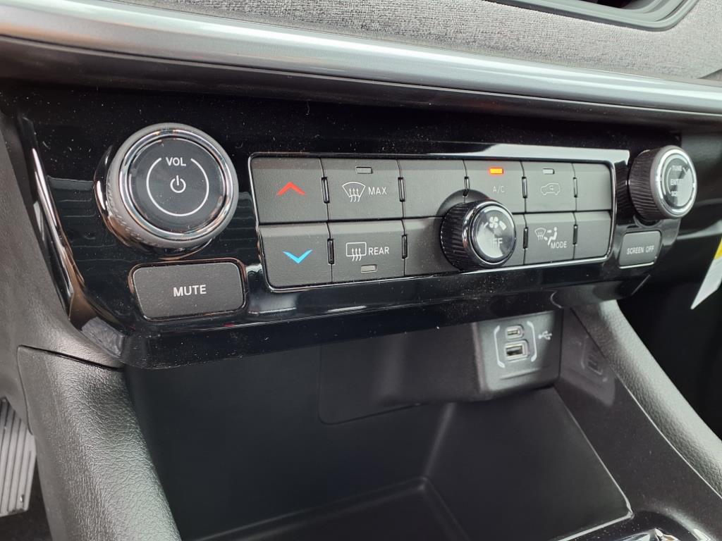 2025 Jeep Compass Latitude photo 8
