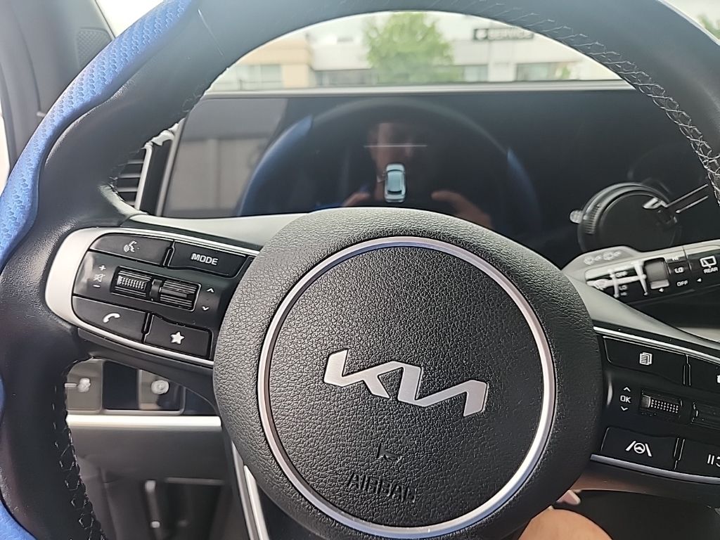 2023 Kia Sportage X-Line photo 2