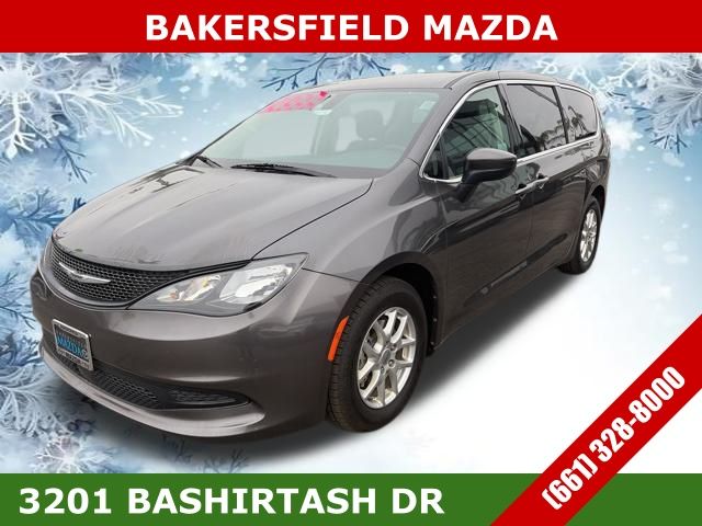 Pre-Owned 2022 Chrysler Voyager LX's photo