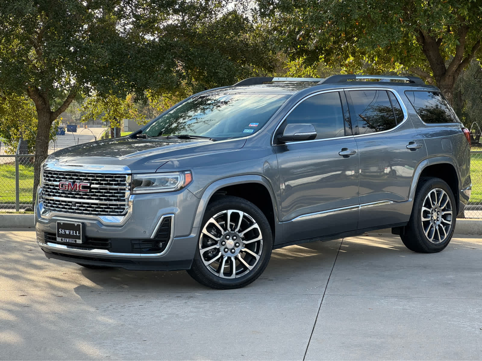 2022 GMC Acadia Denali's photo