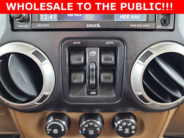 2013 Jeep Wrangler Unlimited Sahara photo 18
