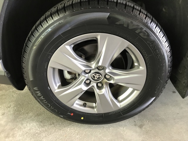 2024 Toyota RAV4 Hybrid XLE photo 8