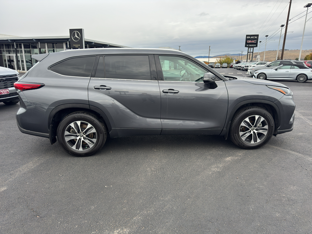 2021 Toyota Highlander XLE photo 4