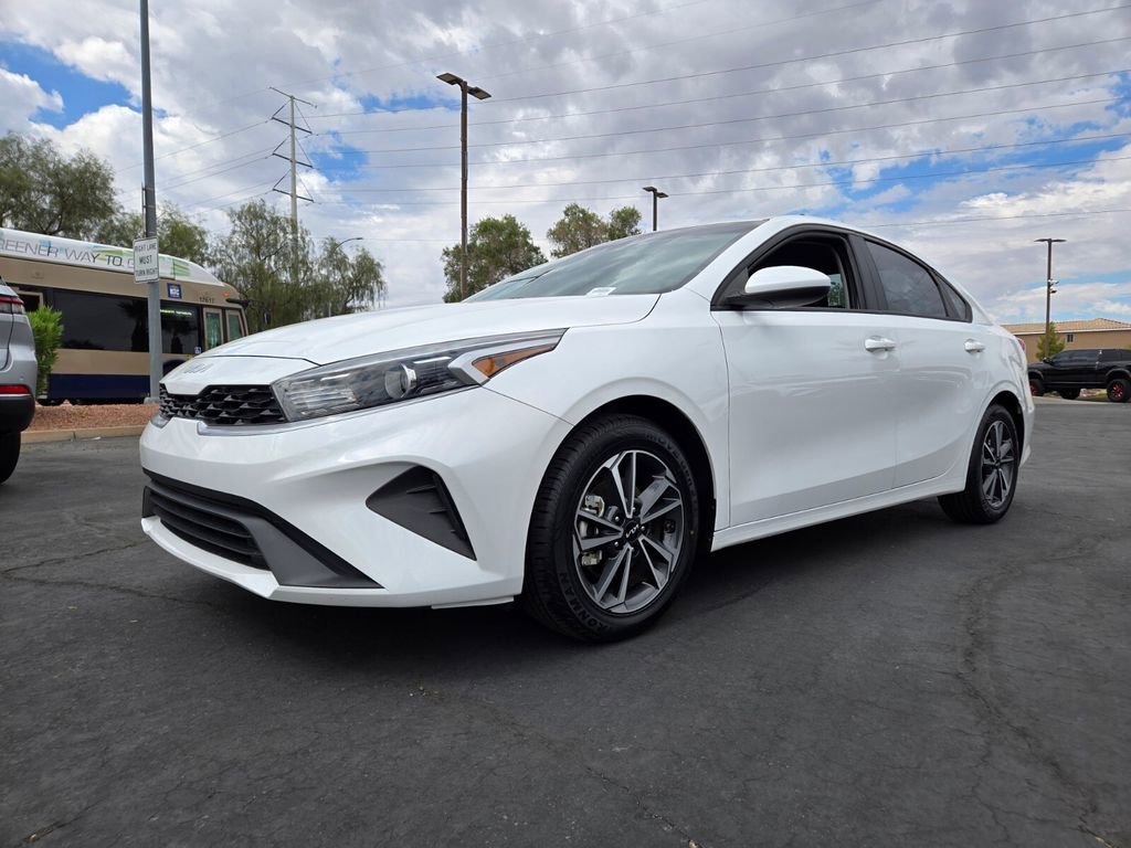 2022 Kia Forte LXS photo 2