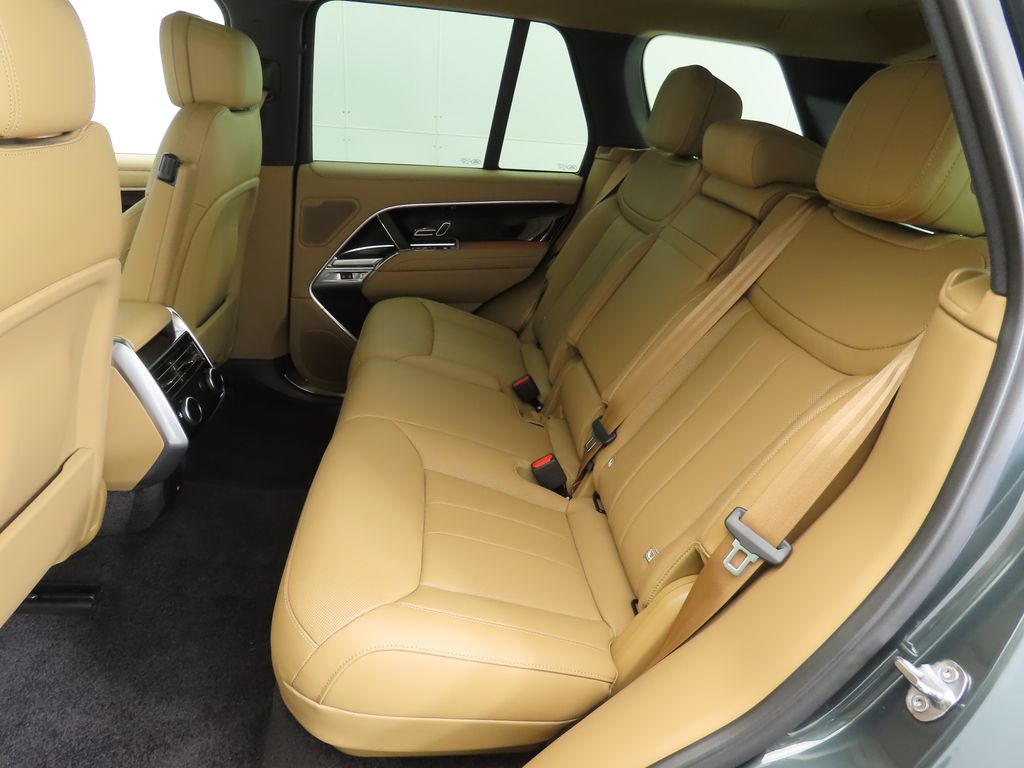 2025 Land Rover Range Rover SE photo 17