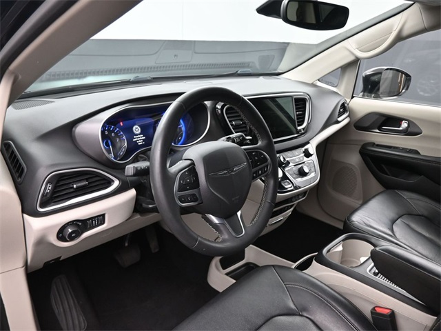 2022 Chrysler Pacifica Touring L photo 16